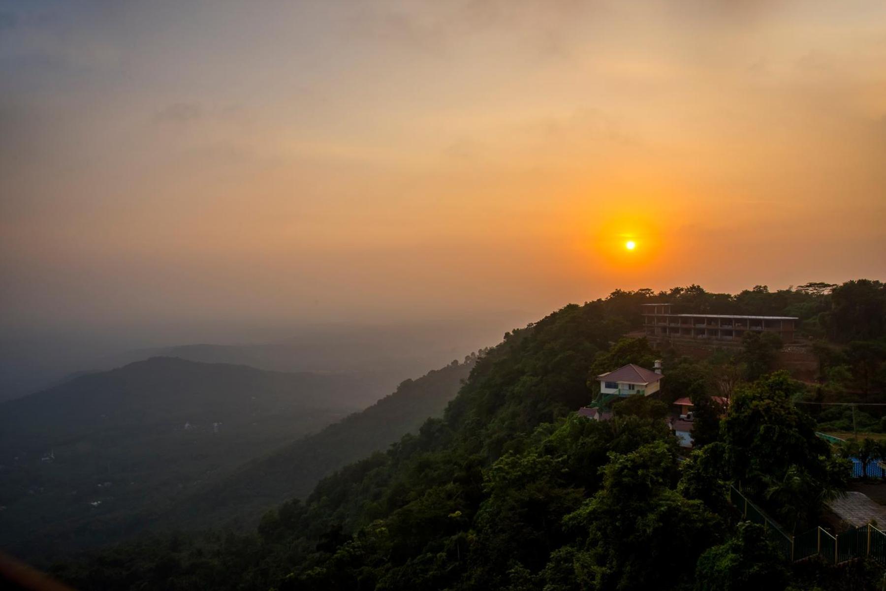 Chillax Resorts Palakkayam Thattu Paithalmala Exterior photo